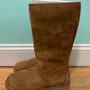 Brown zip up Uggs BRAND NEW in box never worn